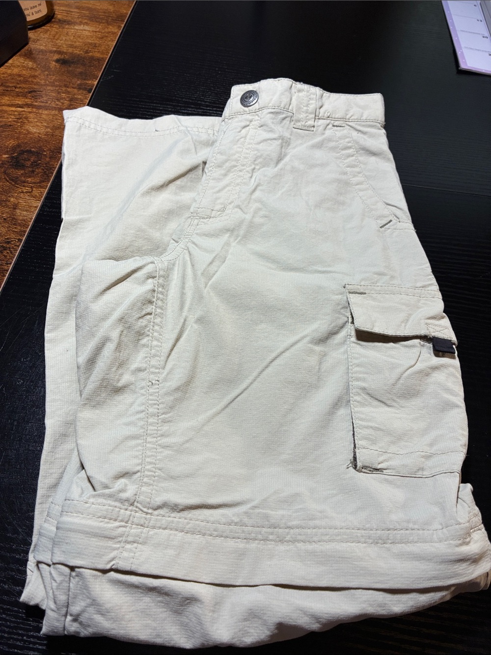 Columbia Men's Cargo Shorts in Light Khaki